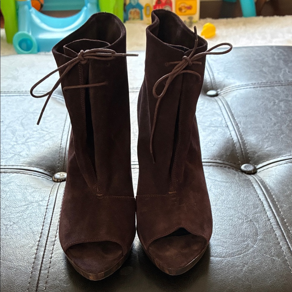 Burberry Dark Brown Lace-Up Heeled Boots
Comes with dust bag and original box